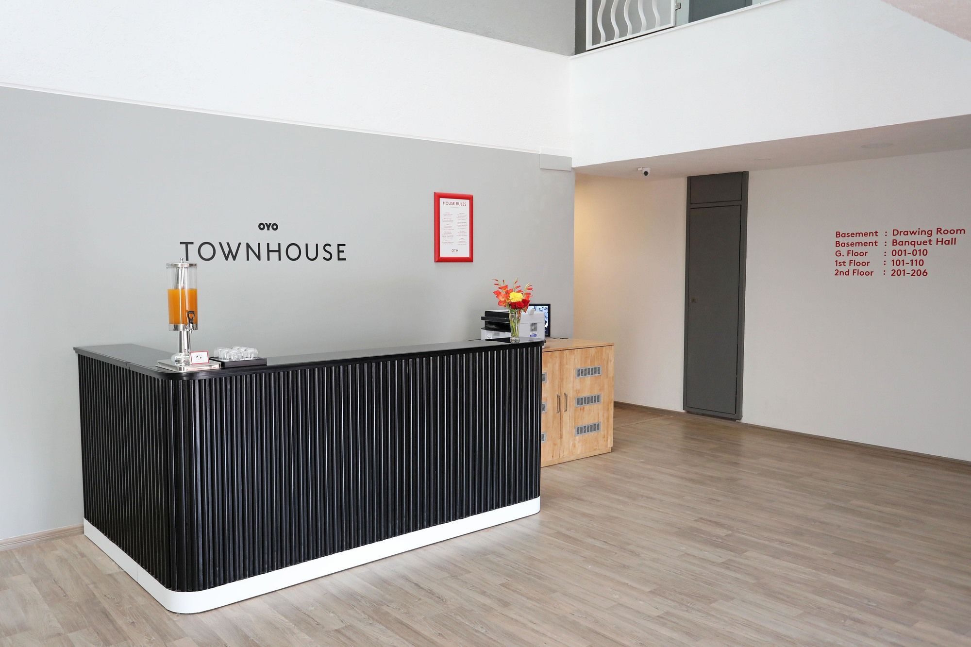 Oyo Townhouse 027 Sector 15 Gurgaon Hotel Exterior photo